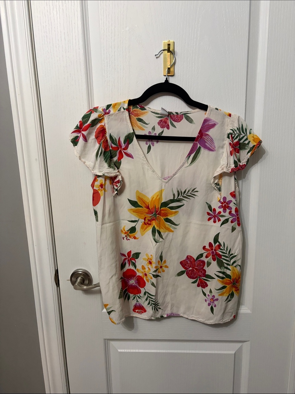 Old Navy Cream Floral V-Neck Flutter Sleeve Blouse